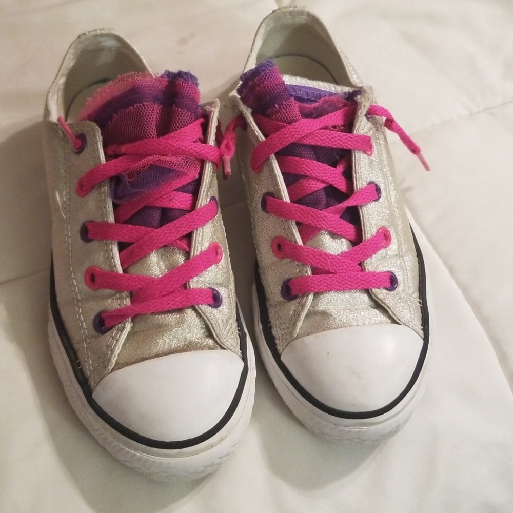Girls converse